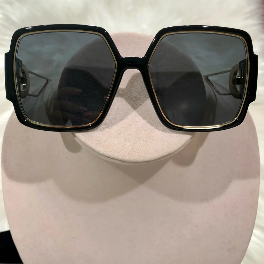 CHRISTIAN DIOR 30MONTAIGNE2 OVERSIZED SQUARE SUNGLASSES IN BLACK/GOLD - Picture 3 of 12